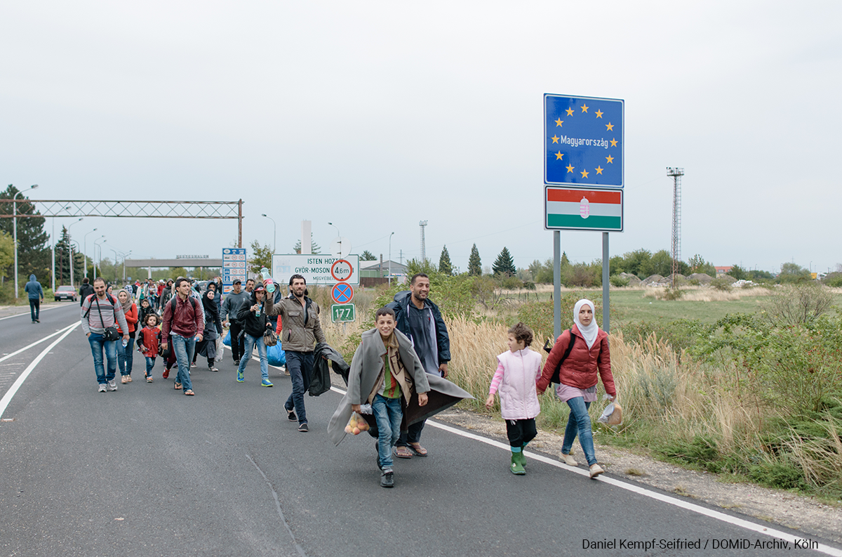 Daniel Kempf-Seifried photo-documented the "March of Hope" in September 2015 and describes: "Thousands of refugees march on foot towards the Austrian border. Men, women and many children of all ages. Some come limping and with temporary crutches. Wheelchair users are also among the refugees."  Photo: Daniel Kempf-Seifried / DOMiD-Archive, Cologne