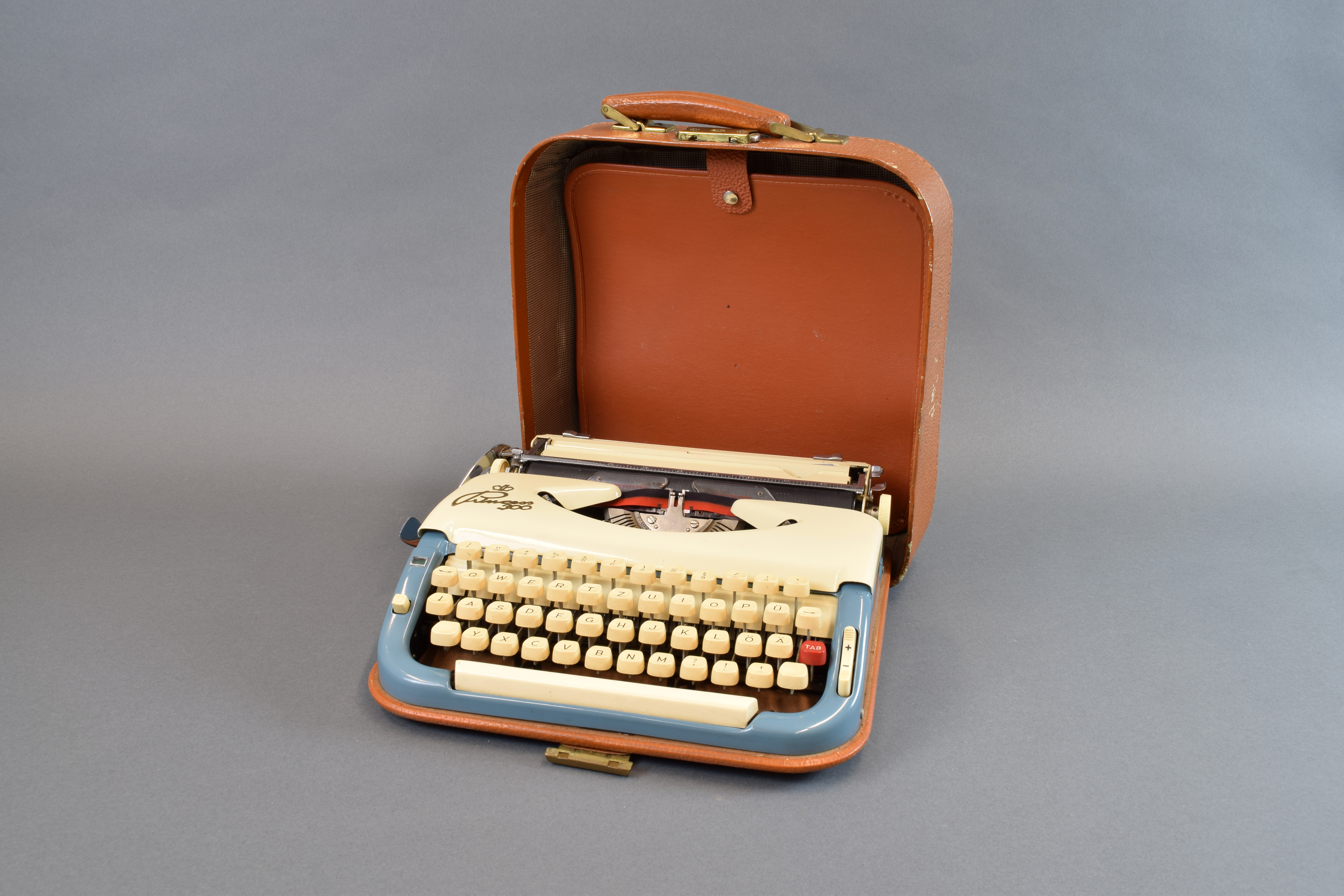 Theodor Wonja Michael's travel typewriter from the 1960s. The typewriter is now part of the DOMiD collection. Photo: DOMiD Archive, Cologne