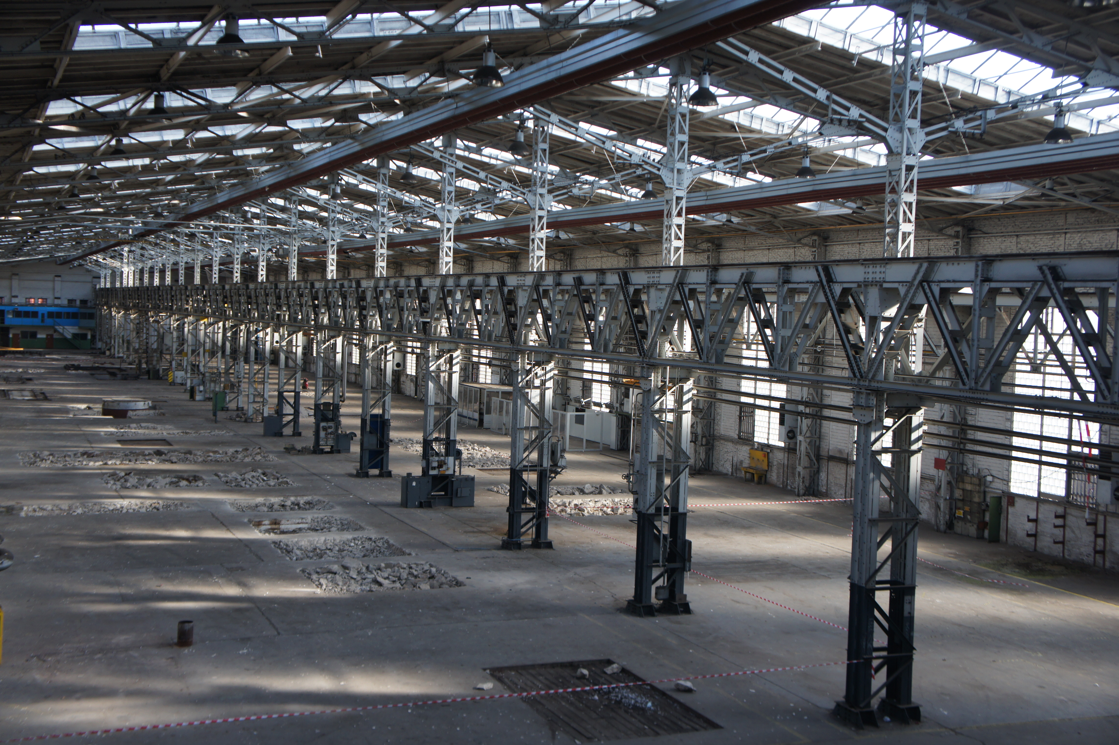 Inside of Hall 70; in the background the former blue office floor. Photo: Wolfgang Heep/DOMiD-Archiv, Köln