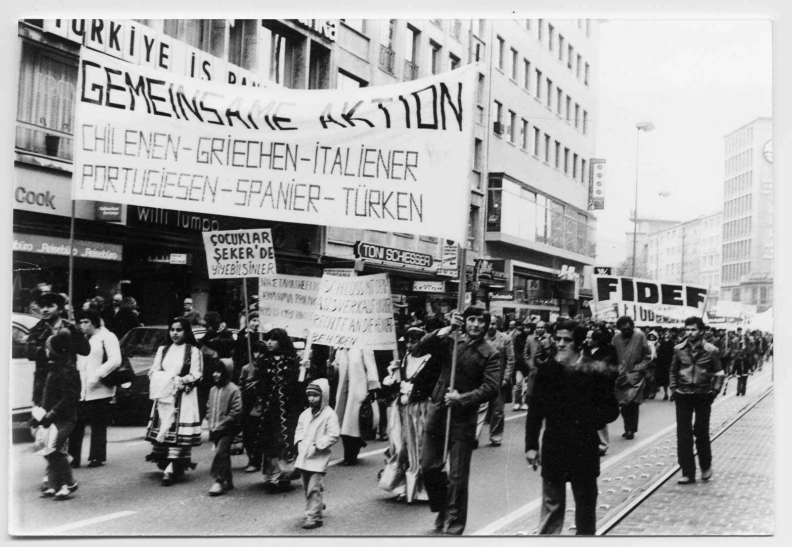 2004: The conception and realization of the photo exhibition "Shared Memories" about labor migration to Germany was developed in cooperation with the Federal Agency for Civic Education, the State Working Group of Municipal Migrant Representatives in North Rhine-Westphalia and the City of Cologne. The black-and-white photographs convey an impression of the working and living environment of former "guest workers" in Germany. The special feature: The photographs tell the story of the migrants from their own perspective. As a result, previously hidden sides of German immigration history also come to light. The first stop was the North Rhine-Westphalian state parliament in Düsseldorf in October. The exhibition has already been shown in 10 German cities. Photo: photographer unknown. We have made every effort to notify all copyright owners. Nevertheless, if individuals have not been notified, please contact us.