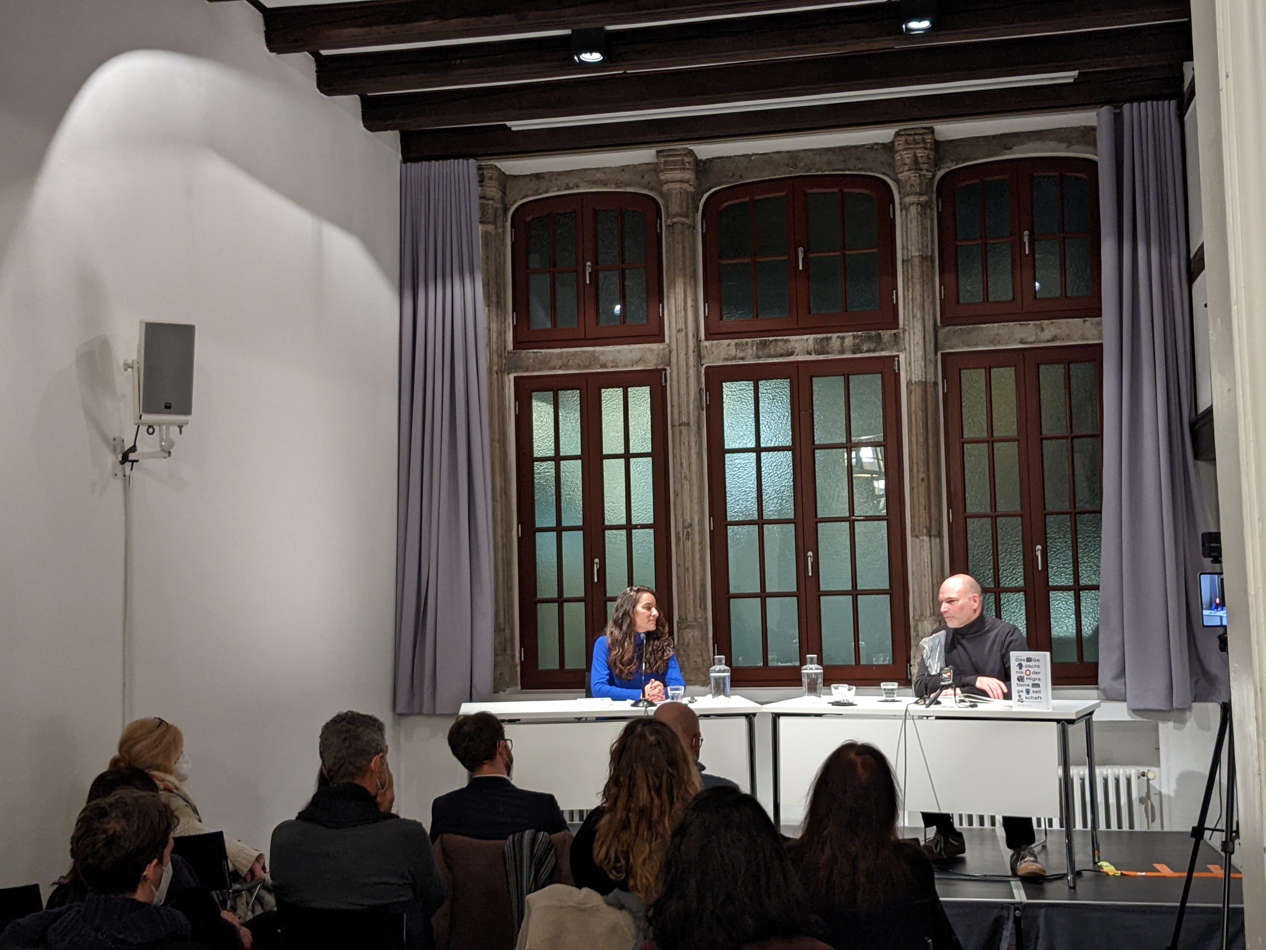 The literary scientist Maryam Aras in conversation with the book author Manuel Gogos.