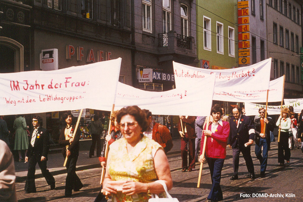 Even before 1973, the women workers at Pierburg brought about changes through their strikes: In 1970, over a thousand salaried women from Germany and Yugoslavia successfully demanded the abolition of the low-wage group 1. DOMiD Archive, Cologne, E0890,84