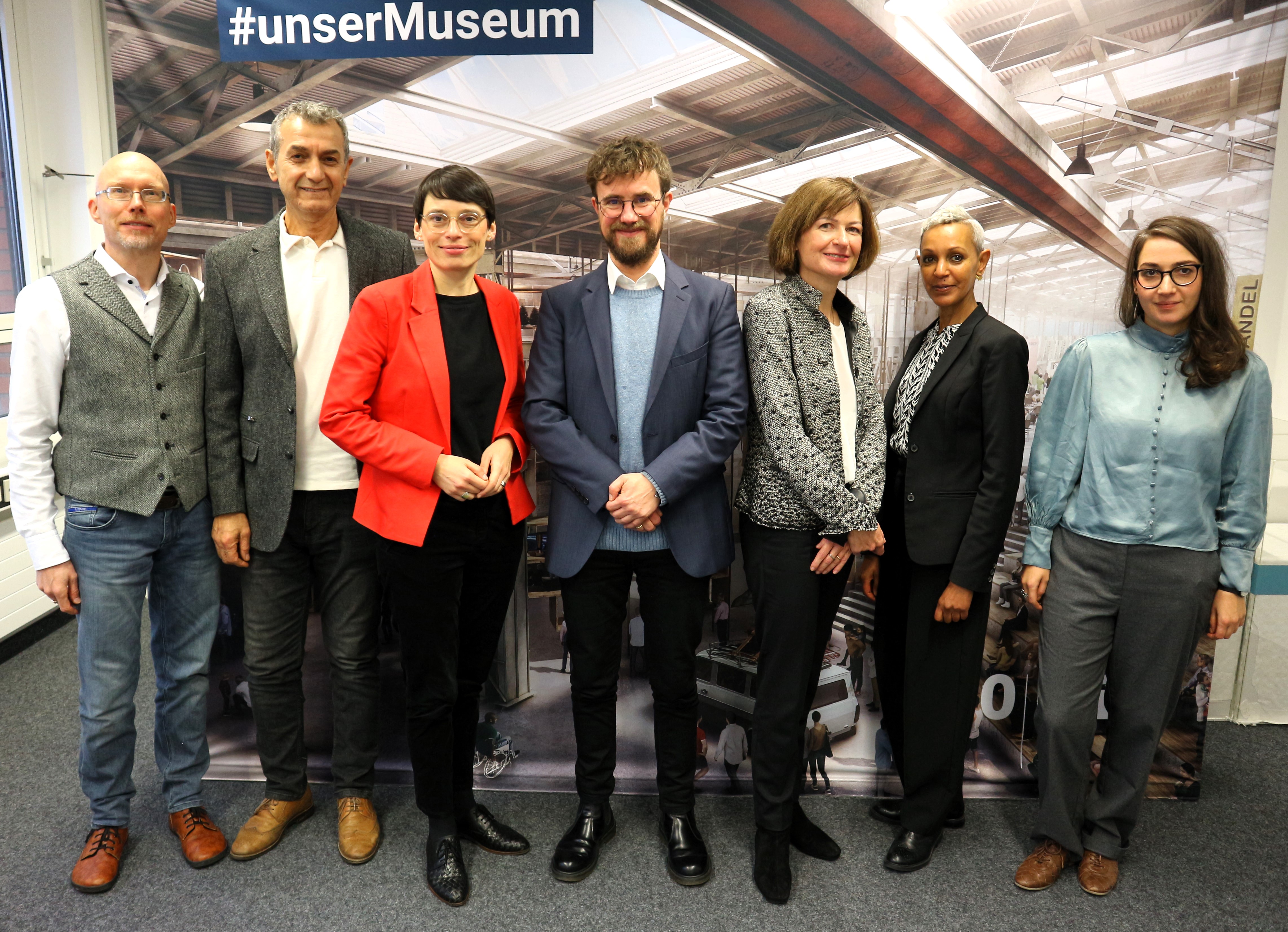 From left to right: Jens Grimmelijkhuizen (DOMiD Board), Tevfik Aslan-Cimikoglu (DOMiD Board), Josefine Paul (Minister for Children, Youth, Family, Equality, Refugees and Integration of the State of North Rhine-Westphalia), Dr. Robert Fuchs (DOMiD Management), Dr. Iva Krtalić (DOMiD Board), Yordanos Asghedom (DOMiD Project Management), Lina Falivena (DOMiD Curation). Photo: DOMiD archive, Cologne