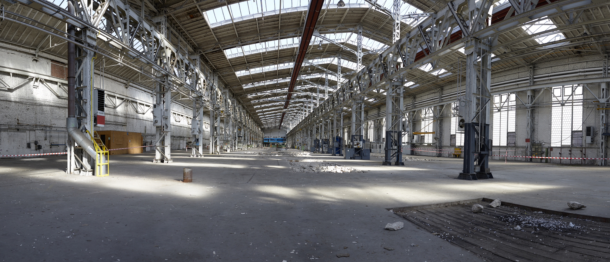 10.000 Quadratmeter Industriecharme: Die Halle 70 der KHD-Werke in Köln-Kalk, in dem das Migrationsmuseum entsteht. Das Foto zeigt den Zustand im Jahr 2021. Foto: Wolfgang Heep/DOMiD-Archiv, Köln