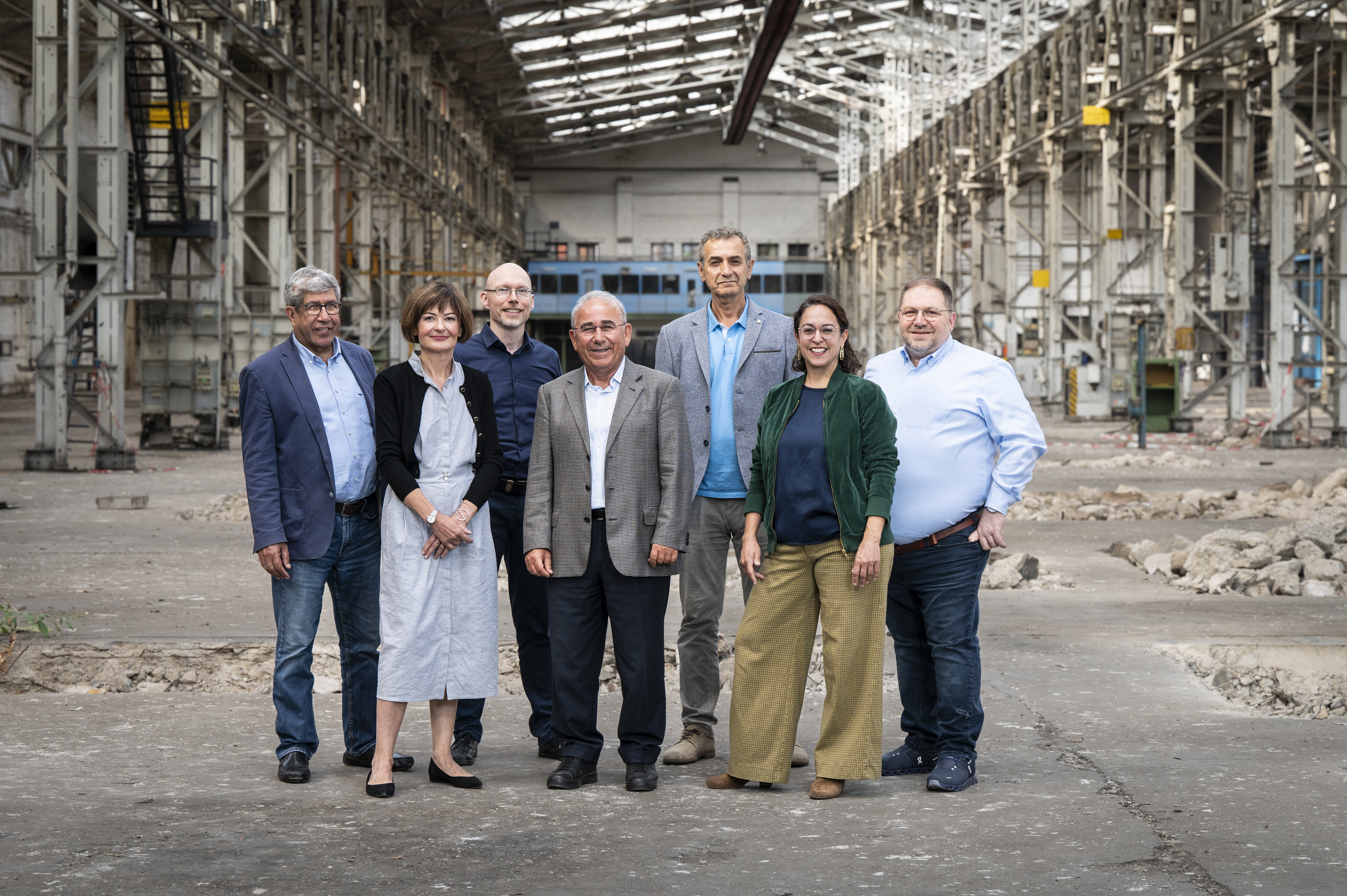 The DOMiD Board, pictured in August 2024, from left to right: Ahmet Necati Sezer, Dr. Iva Krtalić, Jens Grimmelijkhuizen, Dr. Ali Kemal-Gün, Dipl. Ing. Tevfik Aslan-Cimikoglu, Elif Şenel, Murad Bayraktar. Photo: Dörthe Boxberg